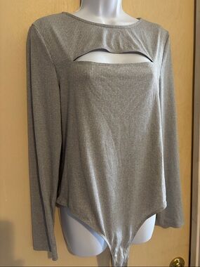 Express: Long-Sleeve Ribbed Cutout Bodysuit in Light Gray